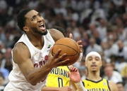 米切尔惊艳全场，复出首战轰40分助攻爆棚，黄蜂逆转取胜！