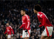 传奇球员在比赛中创造历史，成为焦点人物